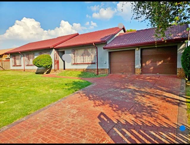 4 BEDROOM HOUSE FOR SALE IN NORKEM PARK
